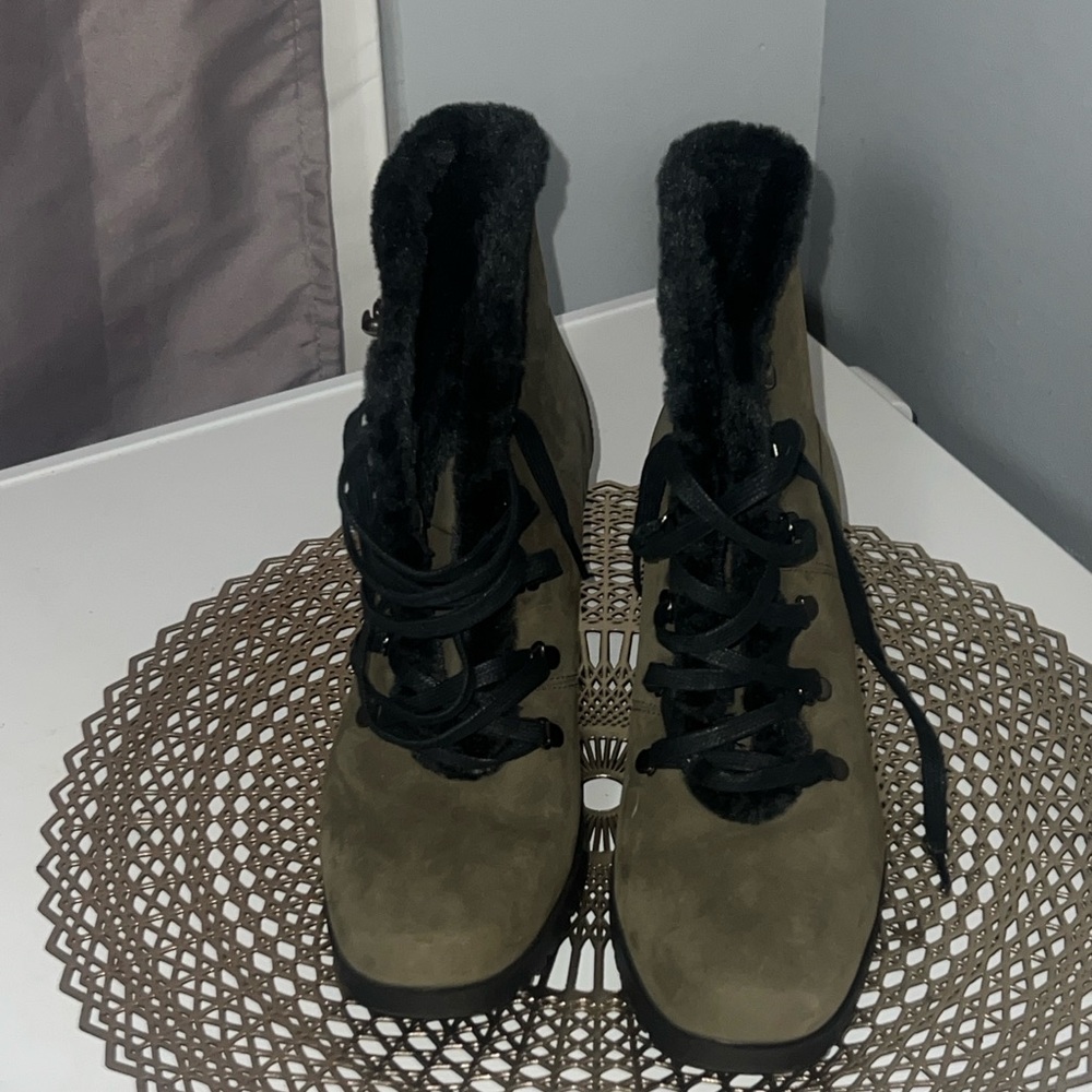 Rebrilliant Waterproof Green and Black Lace Up Boots